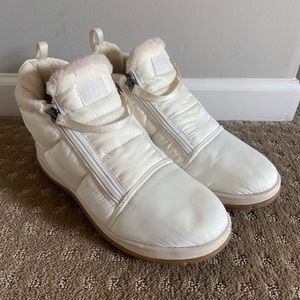 UGG Women's Lakesider Zip Puff Sneaker